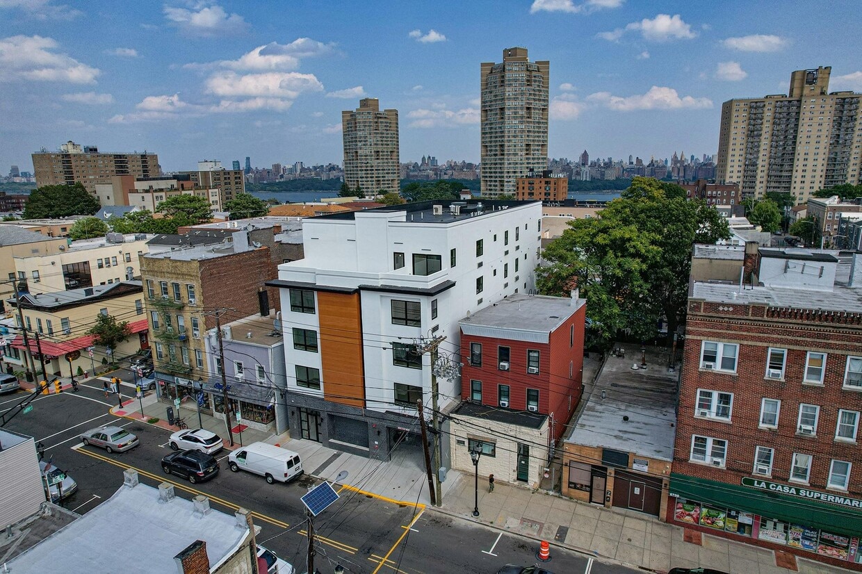 Primary Photo - 6710 Park Ave