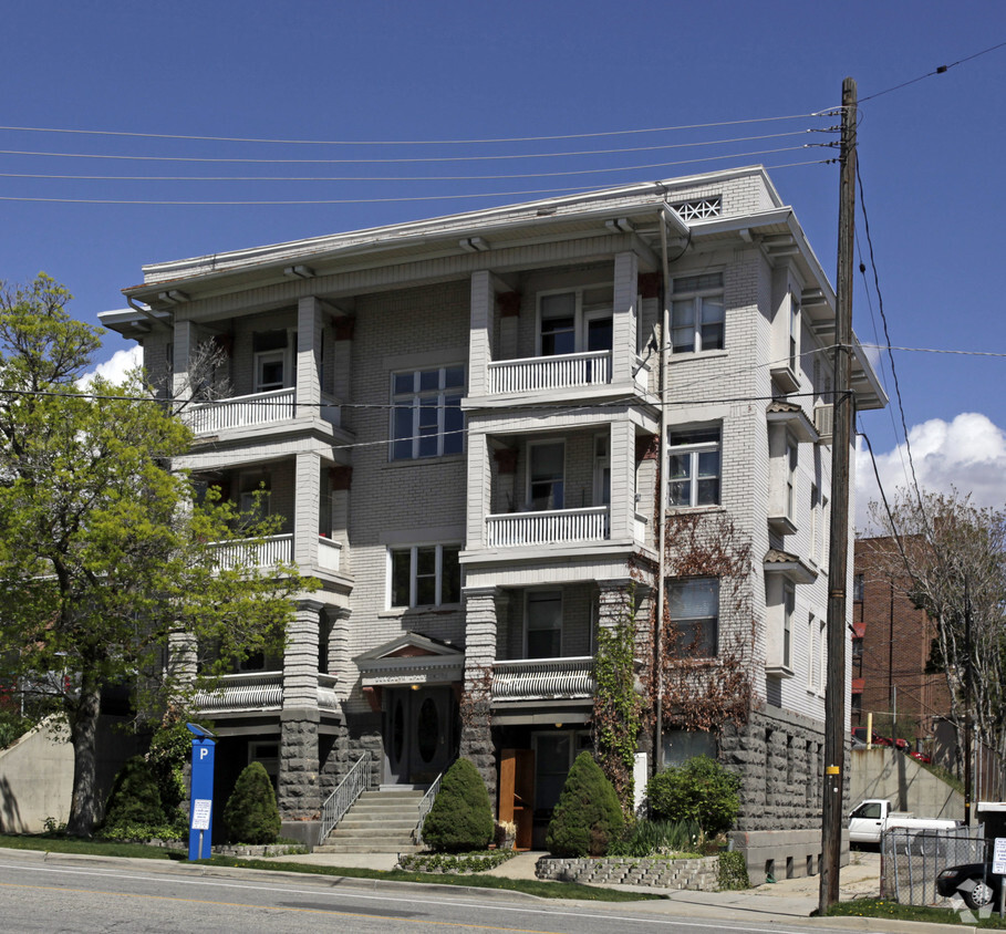 Primary Photo - Bungalow Apartments