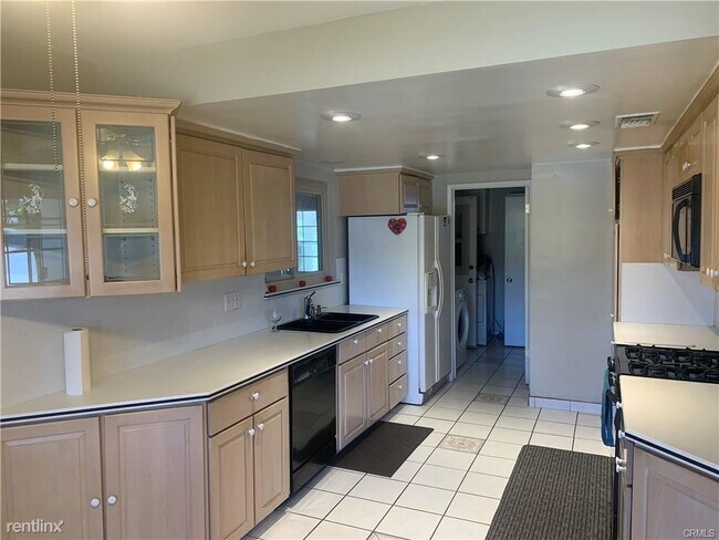 Building Photo - 3 br, 2 bath House - 320 E Woodcroft Ave