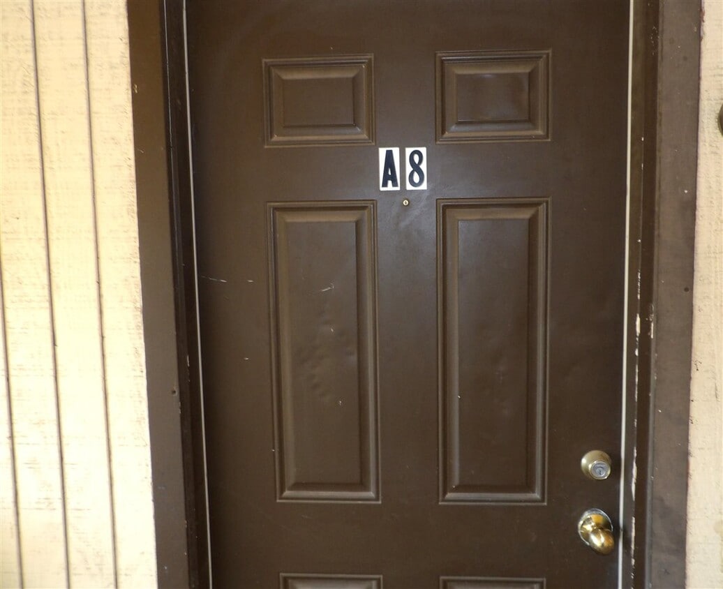 Foto principal - 6405 NW Oak Ave