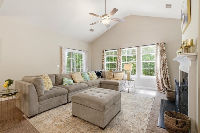 Building Photo - 407 S Elgin Ct