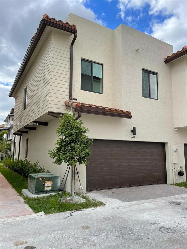 Foto del edificio - 4671 NW 83rd Pkwy