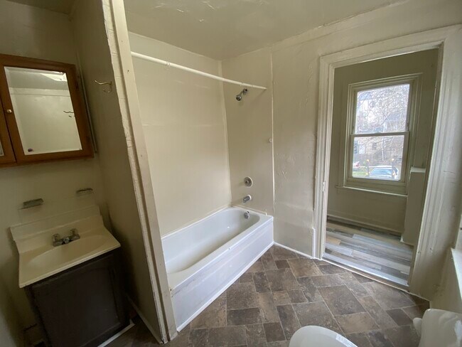 Building Photo - 229 Franklin Way