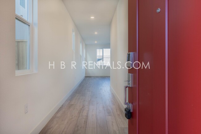 Building Photo - BRAND NEW CONSTRUCTION: Spacious 5-Bed San...