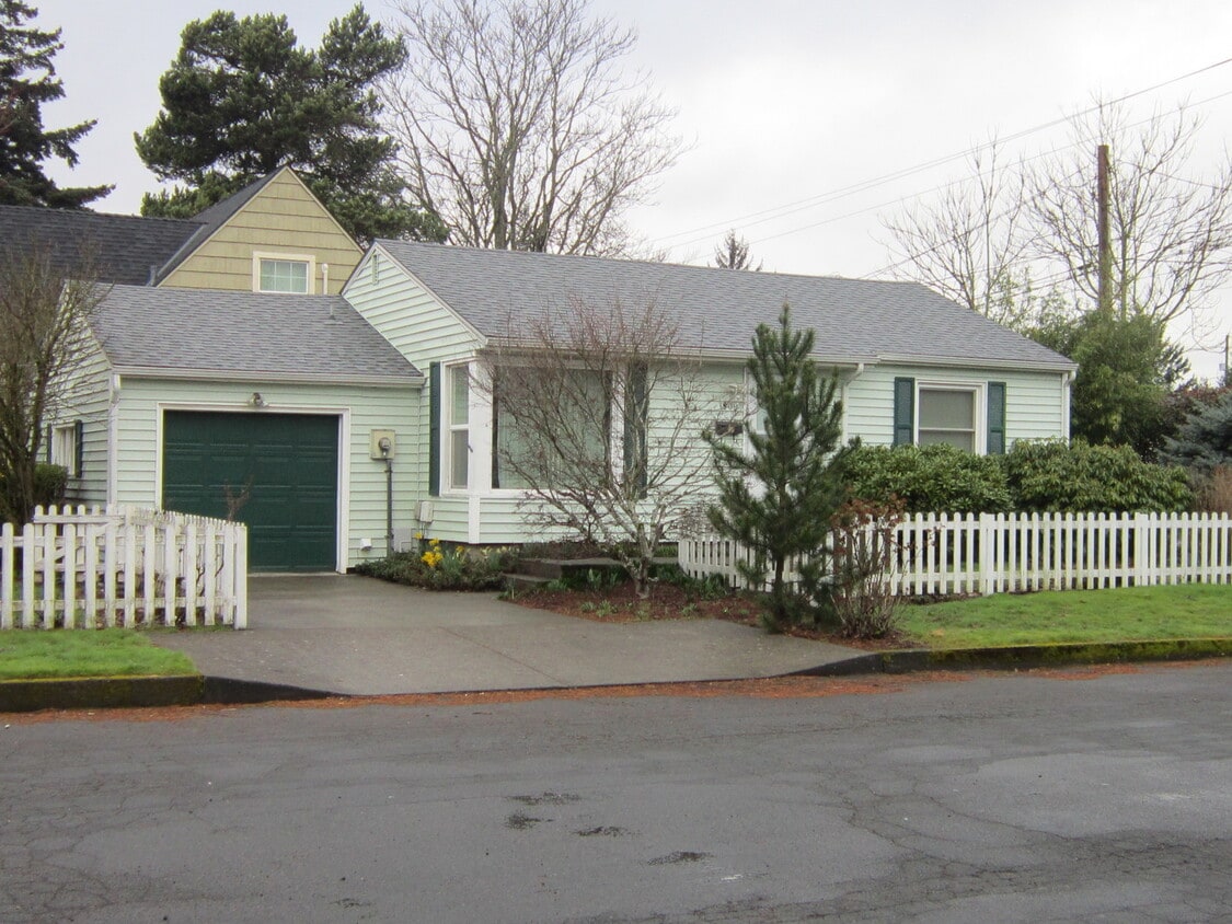 Charming 2 Bedroom 1 Bathroom in Lincoln Neighborhood - Charming 2 Bedroom 1 Bathroom in Lincoln Neighborhood