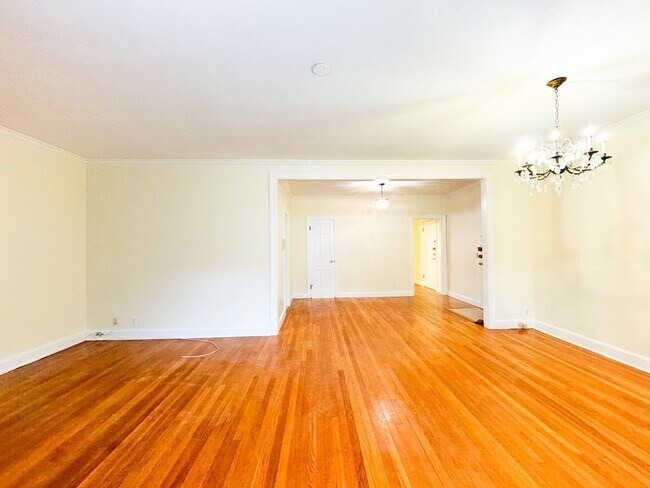 Building Photo - 108 Sewall Ave