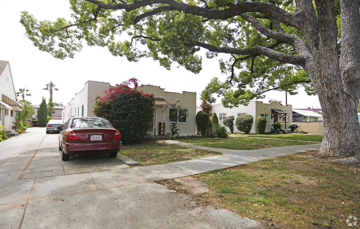 Edificio - 1408-1410 Rock Glen Ave