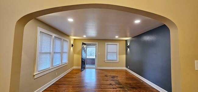 Foto del edificio - 5229 E Market St