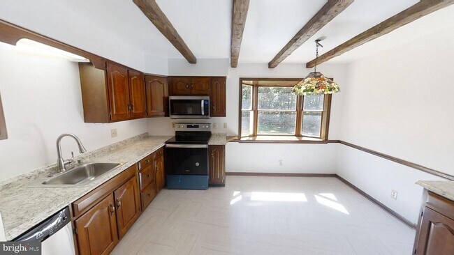 Foto del edificio - 3842 Stoneybrook Rd