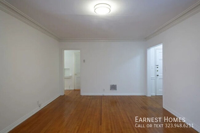 Foto del edificio - 127 N Doheny Dr