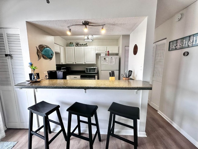 Building Photo - 4000 Gulf Terrace Dr