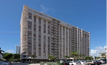 Building Photo - 1833 S Ocean Dr