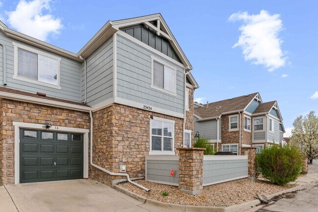 Foto del edificio - Stunning Townhome In Great Location!