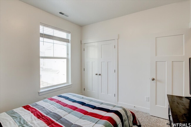 Building Photo - Condo in Saratoga Springs master planned community.