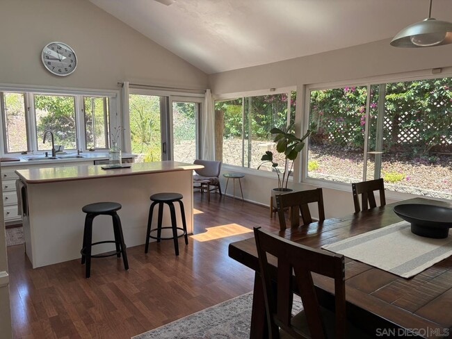 Building Photo - 9956 Courtyard Dr