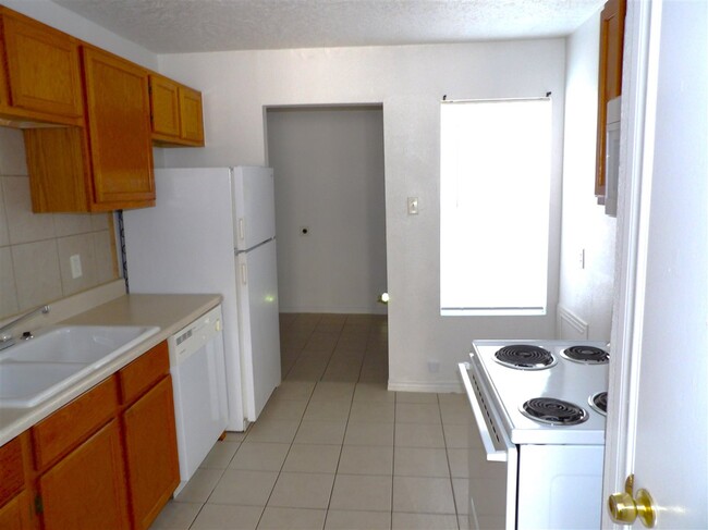 Building Photo - 1159 NW Ozmun Ave