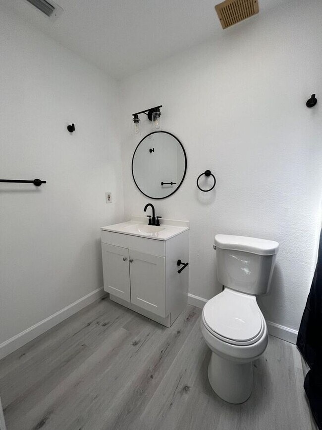 Building Photo - Recently remodeled Summerfield Rental