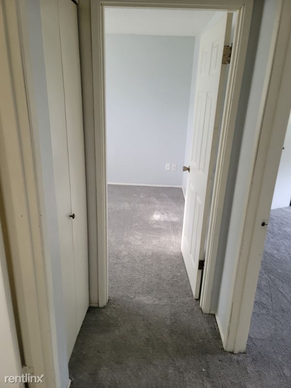 Foto del edificio - 2 br, 1.5 bath Townhome - 8124 110th St E