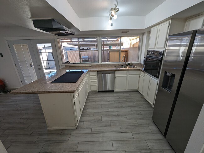 Building Photo - 1618 E Dunbar Dr