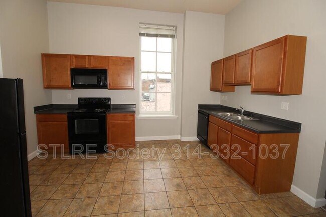 Building Photo - 7401 S. Broadway #C