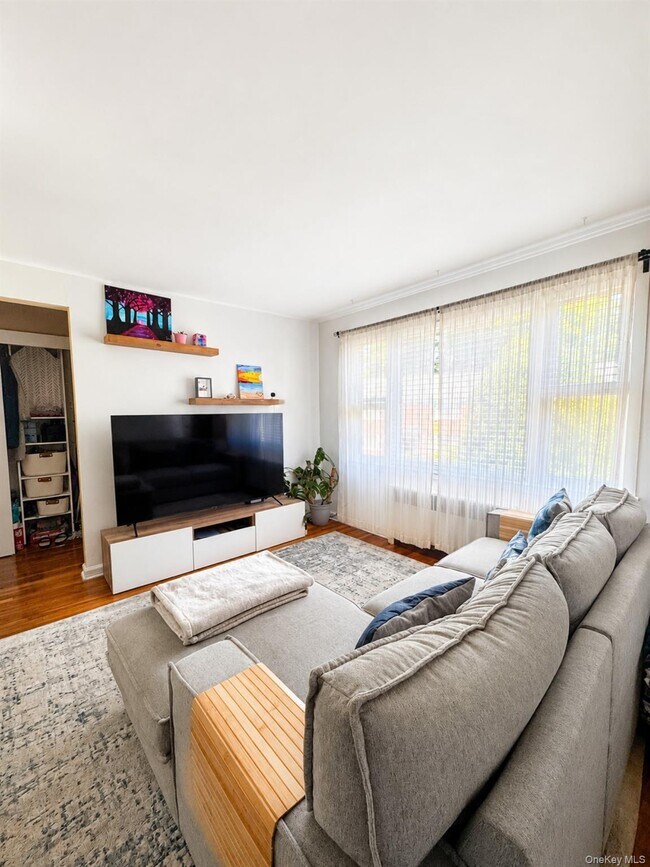 Foto del edificio - 43 1/2 Carpenter Ave