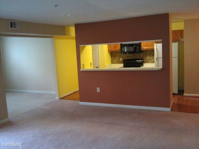 Building Photo - 9700 Lake Point Ct
