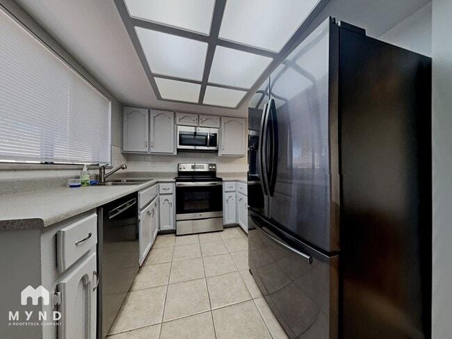 Building Photo - 1550 N Stapley Dr