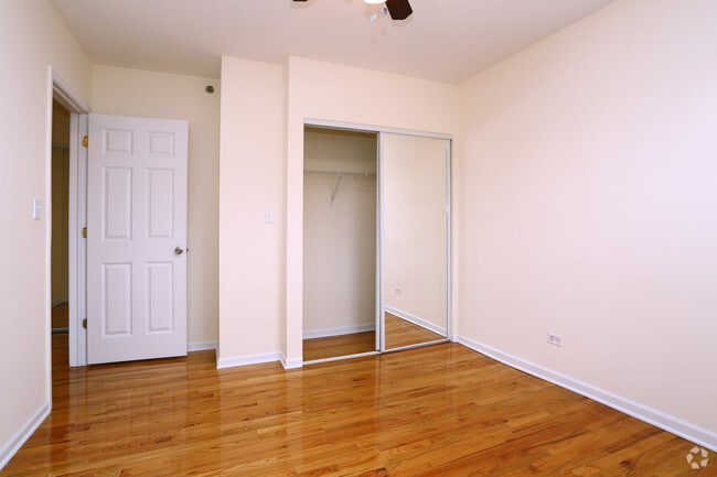 2BR, 1BA - 2nd Bedroom - Uptown Regency - 5050 N Sheridan Rd