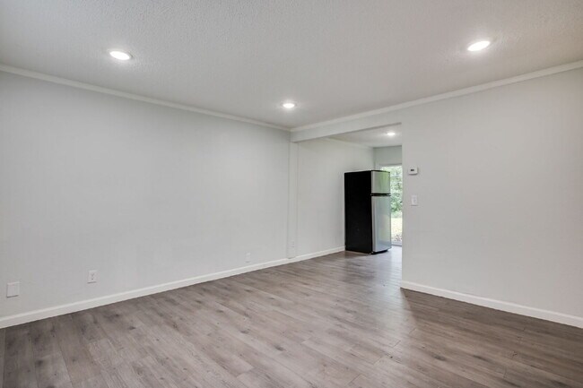 Building Photo - "Charming 2-Bedroom Duplex with Spacious 1,344 Sq Ft Living Space in Derby, KS!"