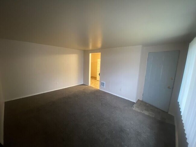 Building Photo - One Bedroom Duplex - Unit 708