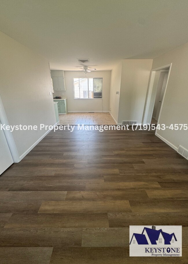 Foto del edificio - Nicely Updated! Northside Duplex 2 Bedroom...