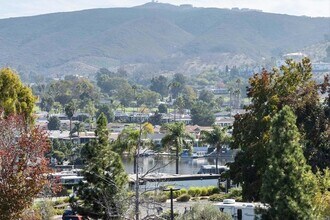 Building Photo - 1560 Circa Del Lago