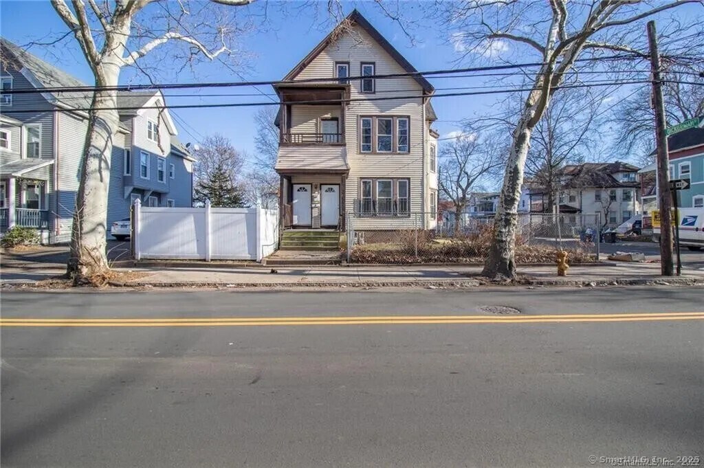 Primary Photo - 565 Orchard St