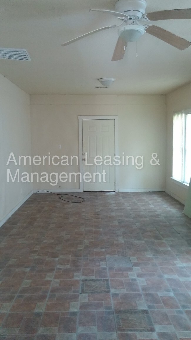 Building Photo - Three bedroom