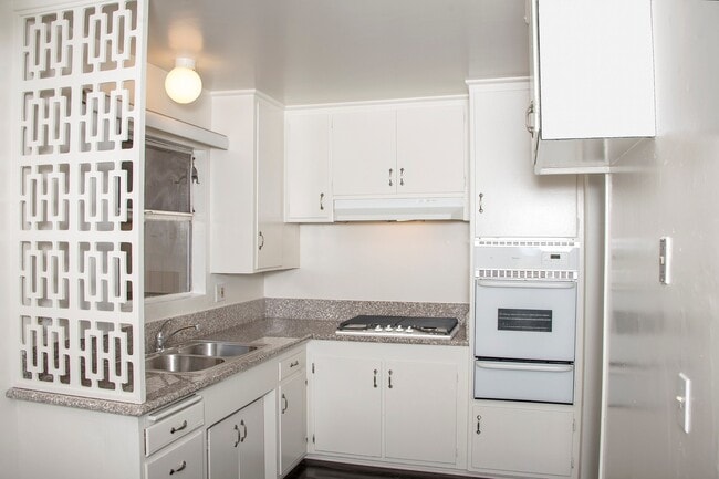 Interior Photo - mon313