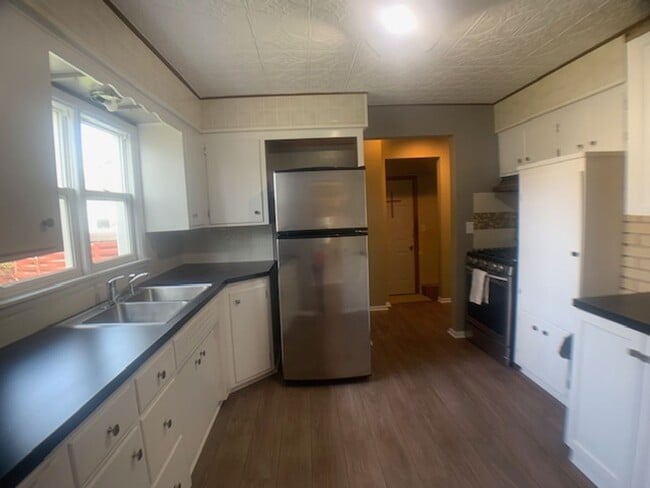 Building Photo - 1565 Albemarle St