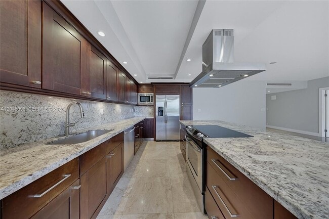 Building Photo - 161 Crandon Blvd
