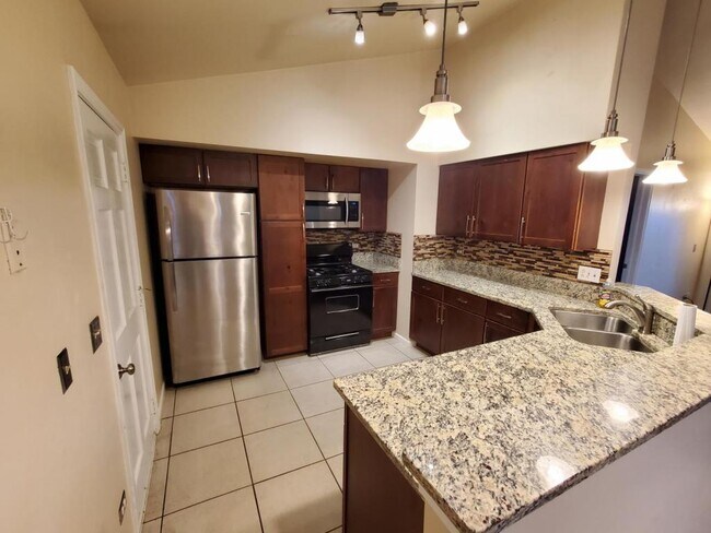 Foto del edificio - 357 Bloomfield Ln