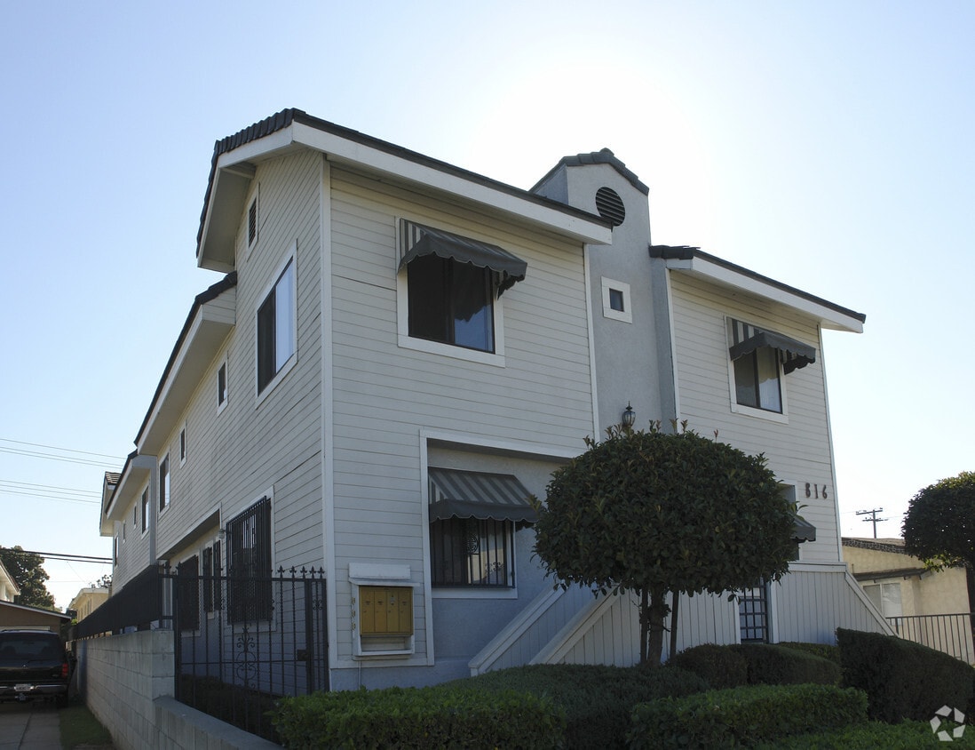 Building Photo - 816 N Garfield Ave