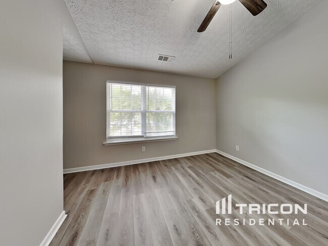 Building Photo - 221 Osmanthus Way