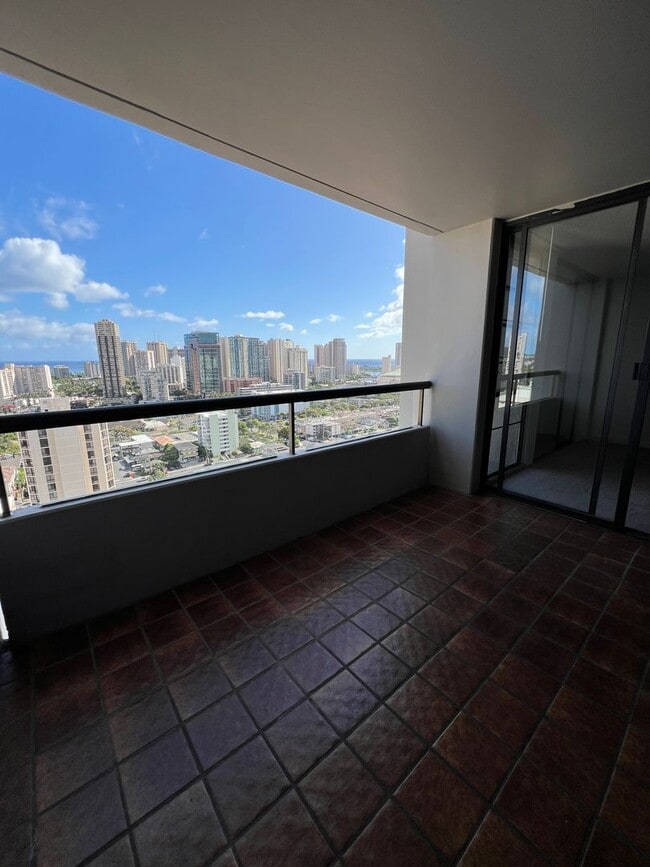 Building Photo - Super Convenient location in Town, close to everything.