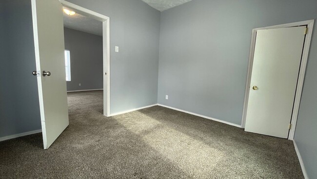 Building Photo - Charming 2-bedroom, 1 bathroom home