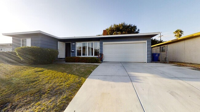 Building Photo - 6182 Dorothy Dr
