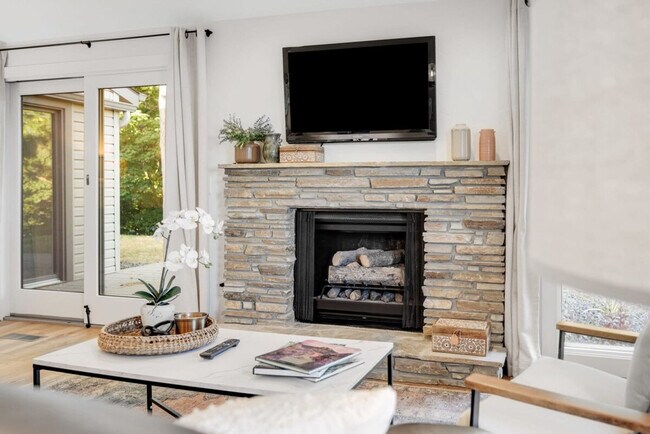 Foto del edificio - 2890 N Mountain Rd