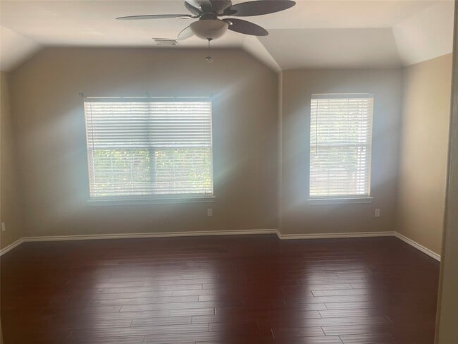 Building Photo - 5815 Vinemont Ln