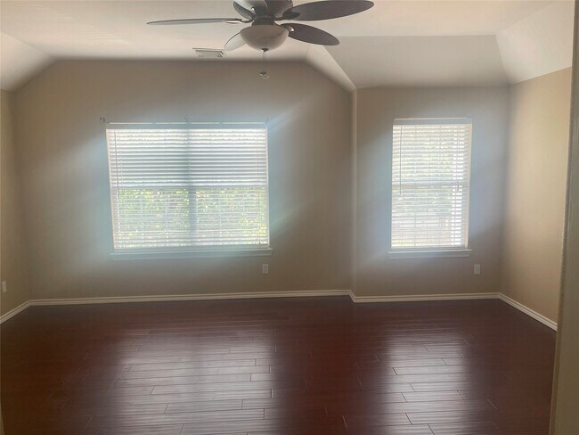 Foto del edificio - 5815 Vinemont Ln