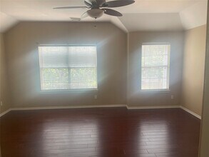 Building Photo - 5815 Vinemont Ln