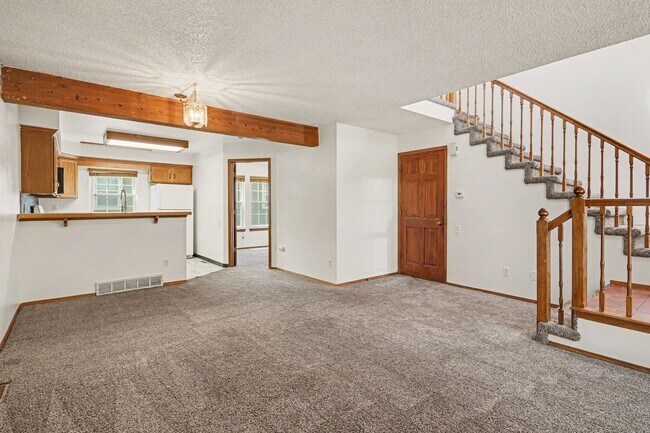 Foto del edificio - Conveniently Located 3BR/2.5 Bath Townhome