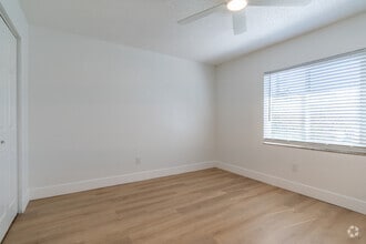 2BD, 1BA - 889SF - Bedroom - Westshore Flats