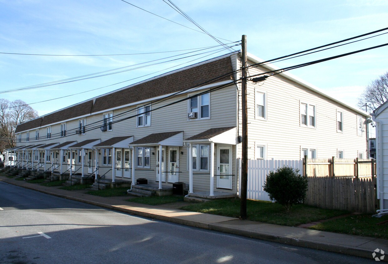 Primary Photo - 14-48 Ward Ave